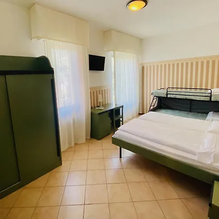 Ξενοδοχείο Ideal 3*