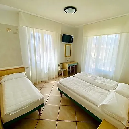 Ideal Hotel